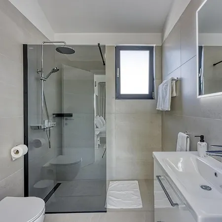 Tetiana - Pool And Whirlpool