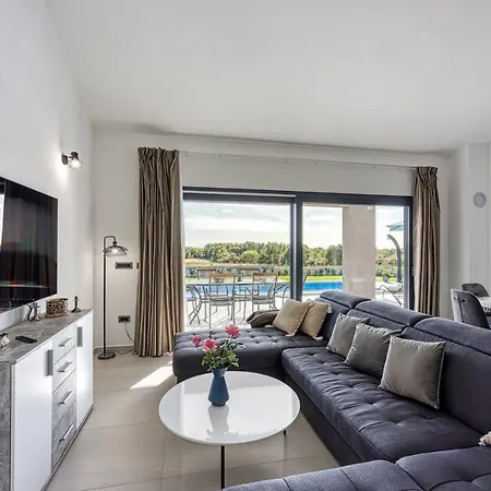 Villa Tetiana - Pool And Whirlpool