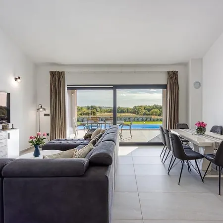 Tetiana - Pool And Whirlpool Villa Vošteni