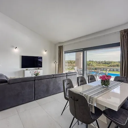 Tetiana - Pool And Whirlpool Vošteni