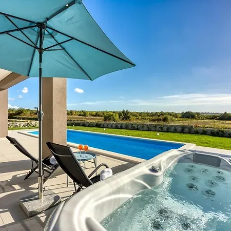 Tetiana - Pool And Whirlpool Villa Vošteni