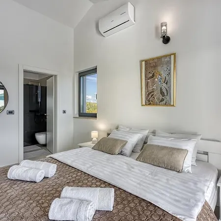 Tetiana - Pool And Whirlpool Villa *