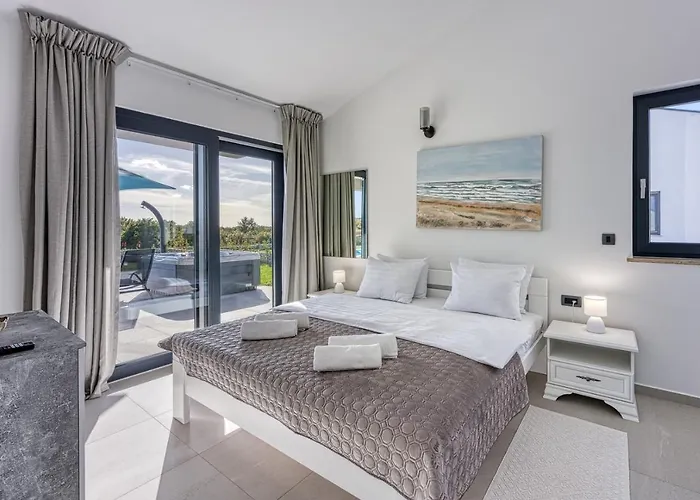 Tetiana - Pool And Whirlpool Villa