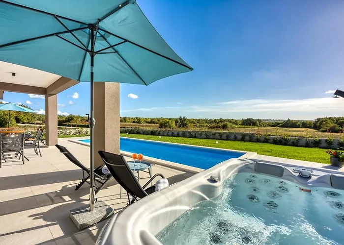 Tetiana - Pool And Whirlpool Villa Vošteni