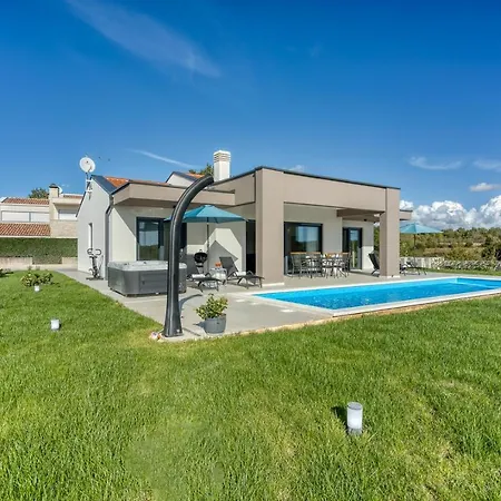 Tetiana - Pool And Whirlpool Villa Vosteni