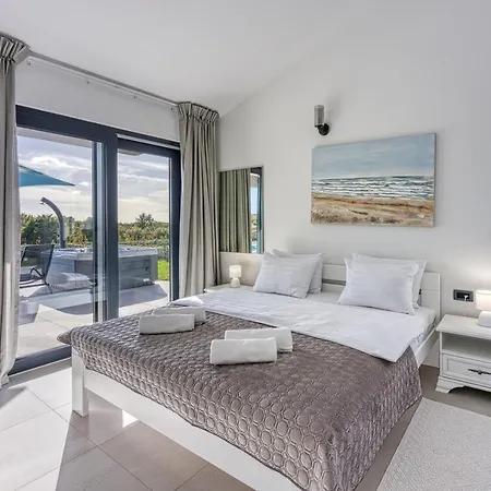 Tetiana - Pool And Whirlpool Villa