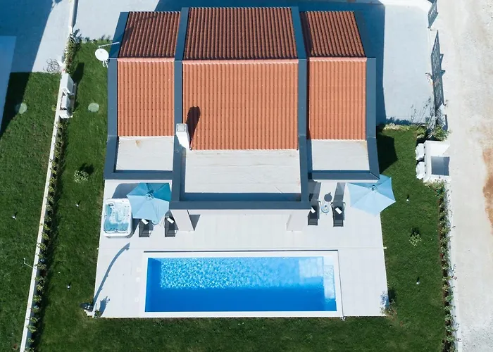 Villa Tetiana - Pool And Whirlpool *