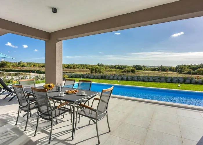 Tetiana - Pool And Whirlpool * Vošteni