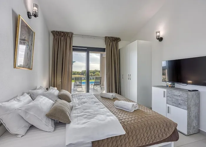 Tetiana - Pool And Whirlpool Villa *